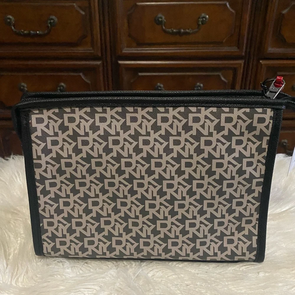 NWT DKNY Cosmetic Bag - Picture 4 of 9